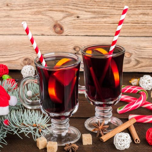 Vin chaud de Noël : les 2 meilleures recettes avec du vin rouge et du vin  blanc !