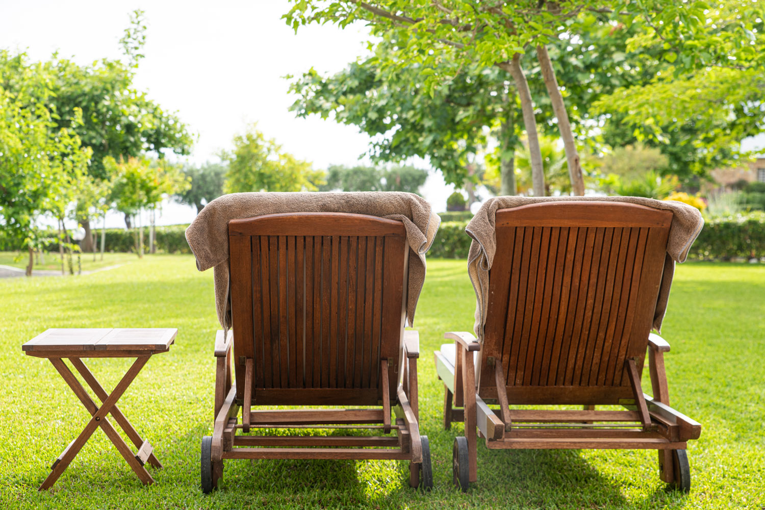 Trouvez la chaise longue idéale pour votre dos et votre jardin