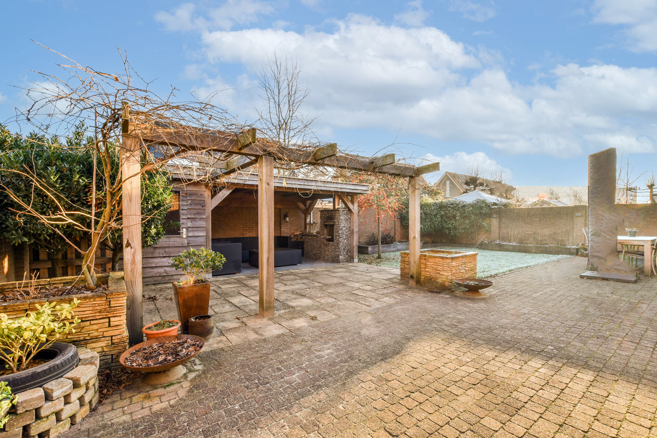 Comment survivre à la canicule en gardant votre pergola en bois au frais cet été ?