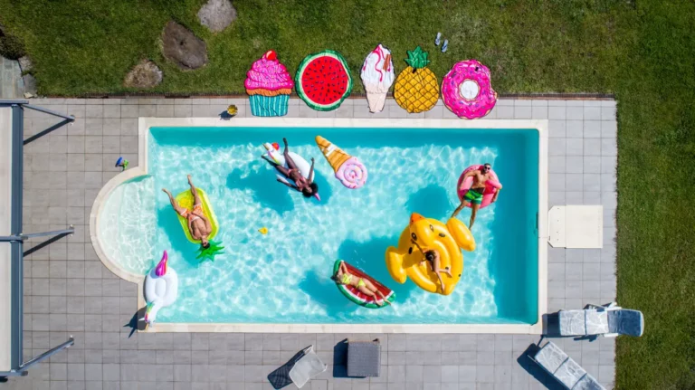 Gardez votre piscine fraîche pendant la canicule grâce à ces conseils