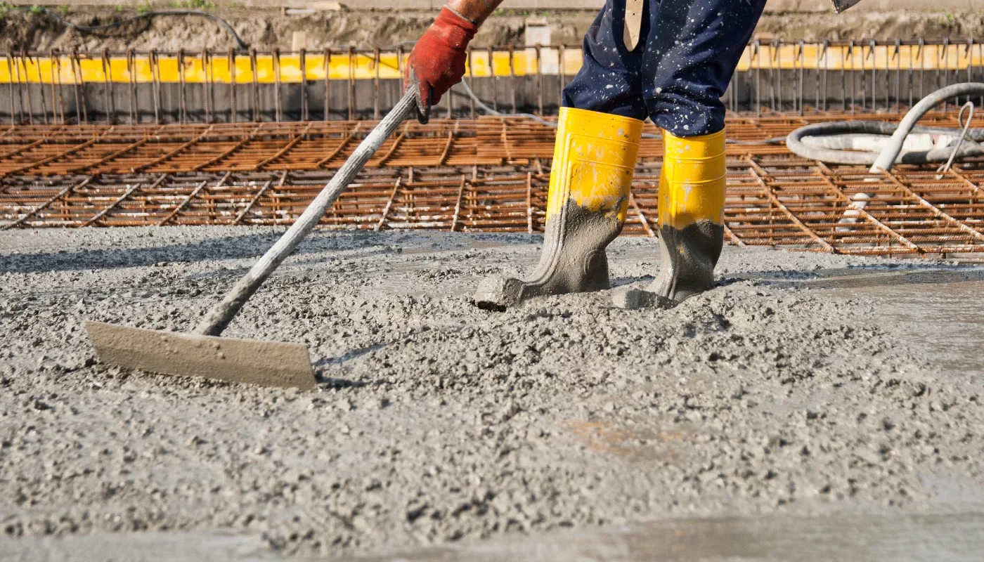 Comment couler une dalle béton pour abri de jardin à moindre coût