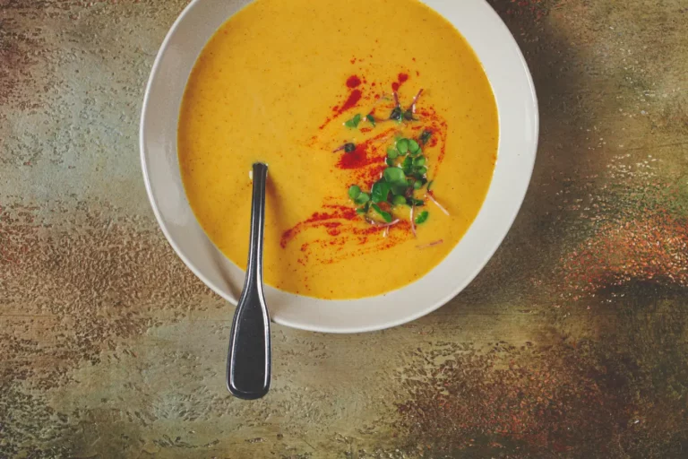 Découvrez le recette de cette souple délicieuse et onctueuse avec des légumes d'hiver, impossible à rater !